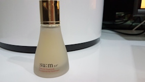 su:m37經典肌秘露配方升級好評推薦！明星複方酵母精華，透過264小時3次再發酵，有效改善肌膚狀態，奇蹟活酵潤澤有感～