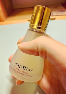 su:m37經典肌秘露配方升級好評推薦！明星複方酵母精華，透過264小時3次再發酵，有效改善肌膚狀態，奇蹟活酵潤澤有感～