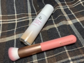 Za創新專櫃級美白聚光粉底精華，打造亮一階膚色無暇完美妝感！