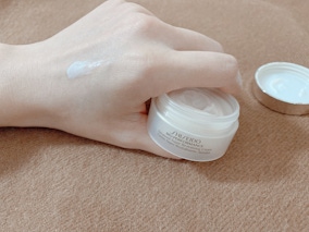 30年破百萬瓶口碑銷售佳績百優精純乳霜推薦！它創造了化妝台前的經典傳說，抗初老要趁早開始！