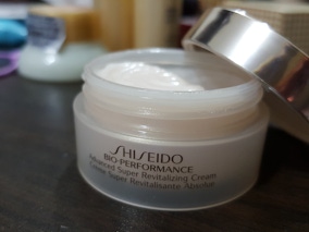 30年破百萬瓶口碑銷售佳績百優精純乳霜推薦！它創造了化妝台前的經典傳說，抗初老要趁早開始！