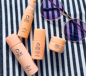 識貨行家瘋狂搶購DEWS隱藏版超值限量保濕贈品組！你試過沒？