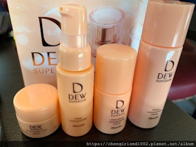 識貨行家瘋狂搶購DEWS隱藏版超值限量保濕贈品組！你試過沒？