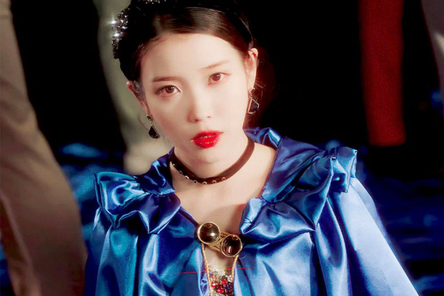 IU〈Celebrity〉MV造型|美周報