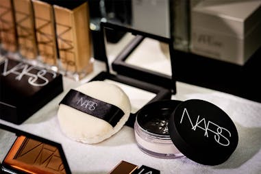 NARS 裸光蜜粉｜美周報