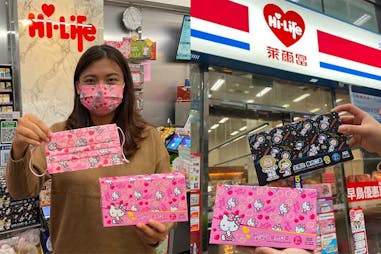 口罩推薦 萊爾富 HELLO KITTY「心動KITTY 溫感變色防護口罩」