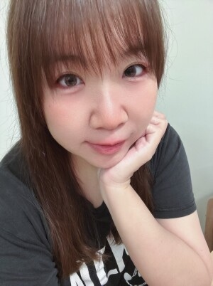 梁詩宜。Kira