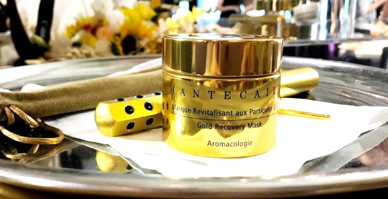 香緹卡《極致純金賦活面膜》敷完簡直奇蹟，據說好萊塢女星走紅毯前都敷它來急救膚況～