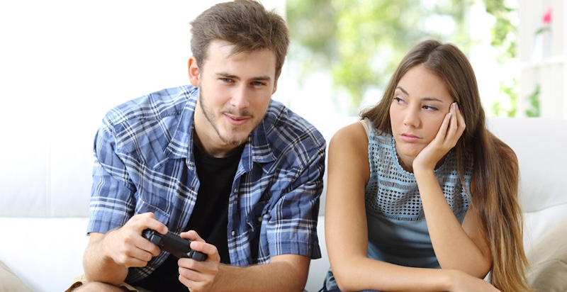 比屁孩還欠揍！一碰到電玩眼裡就沒有妳的星座男｜星座分析