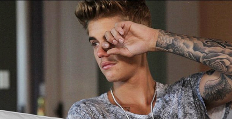 其實他只是想討拍～男人「沒安全感」的小動作｜感情提醒